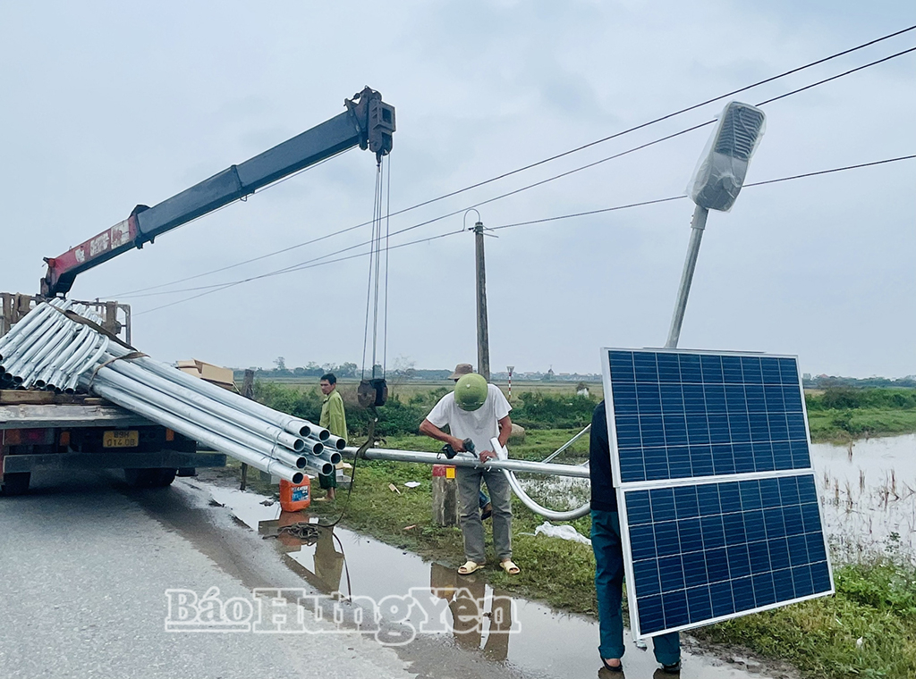 Xã Tiên Lữ lắp hơn 400 cột đèn năng lượng mặt trời