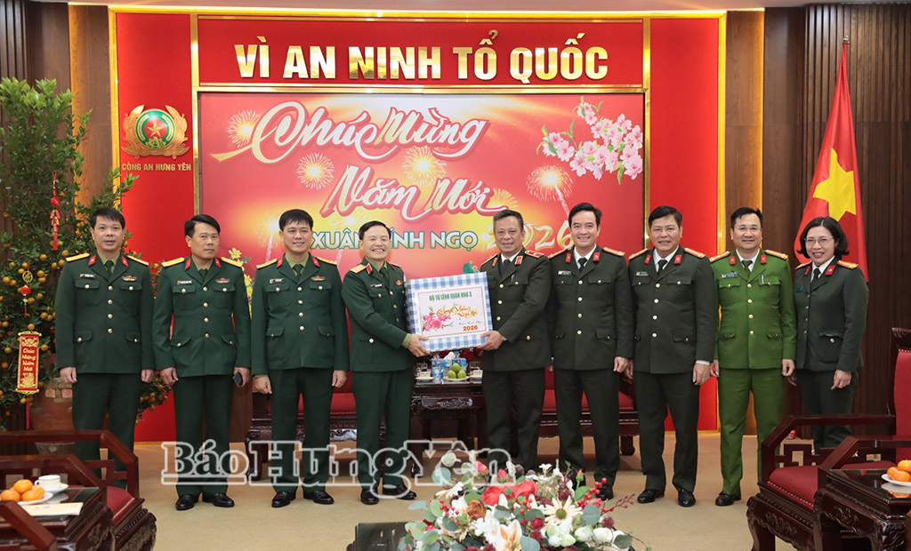 Đoàn công tác Bộ Tư lệnh Quân khu 3 thăm, chúc Tết Công an tỉnh Hưng Yên