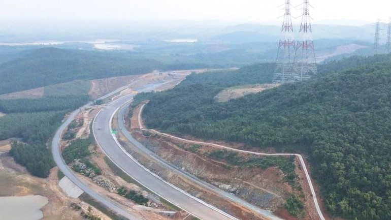 Đột phá phát triển hạ tầng giao thông đồng bộ, hiện đại