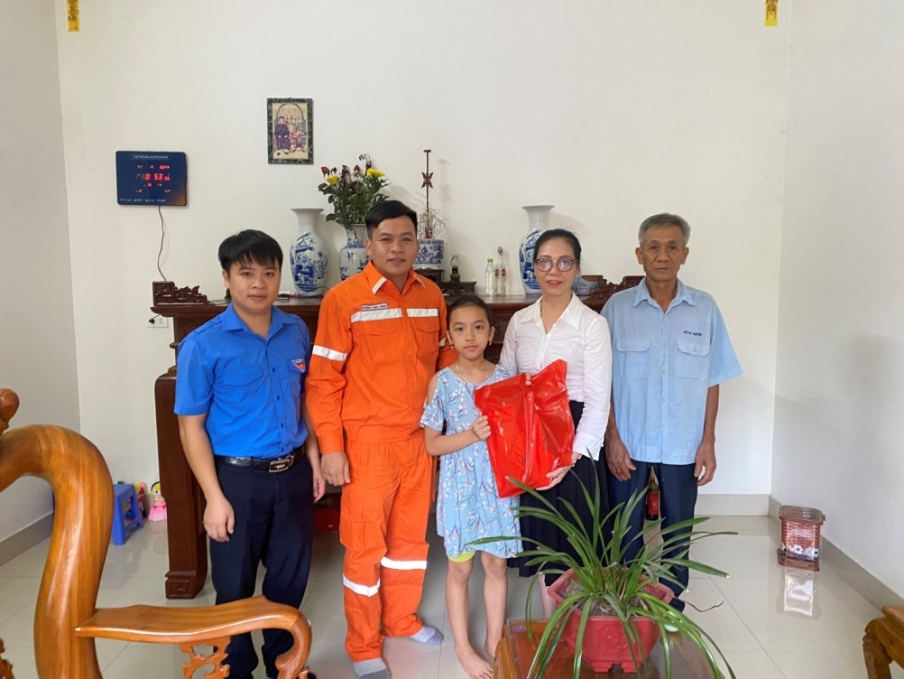 Những “em nuôi của Đoàn”