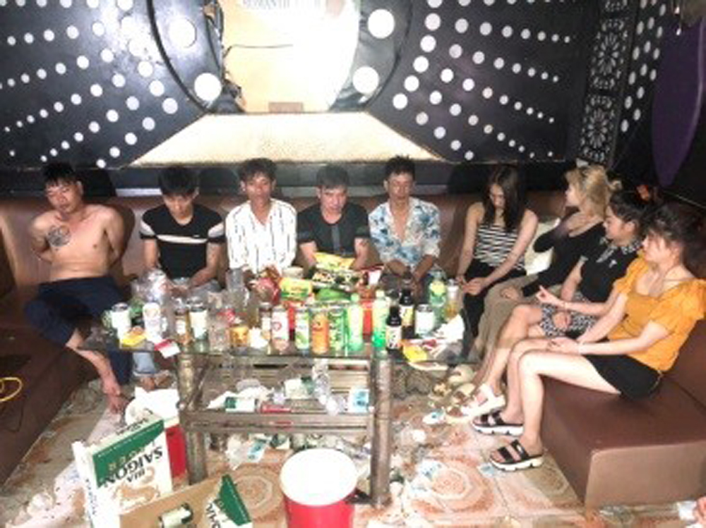 Công an huyện Văn Lâm: Bắt quả tang nhóm đối tượng sử dụng trái phép chất ma túy tại quán karaoke