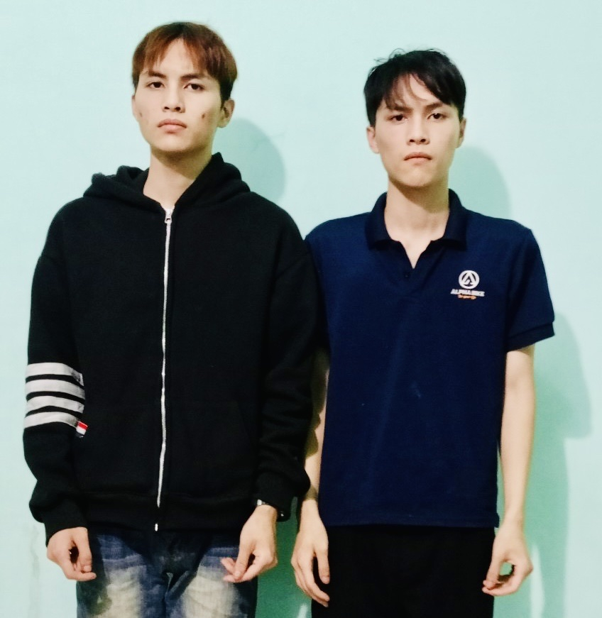 Hai anh em song sinh tình nguyện nhập ngũ khi chưa tròn 18 tuổi