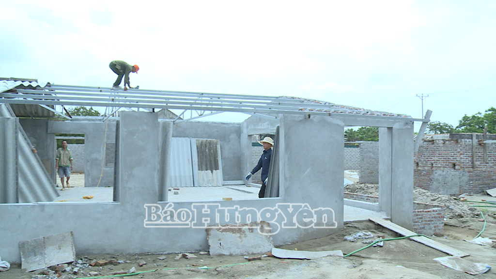 Xã Khoái Châu vận động người dân tháo dỡ công trình vi phạm trên đất nông nghiệp.