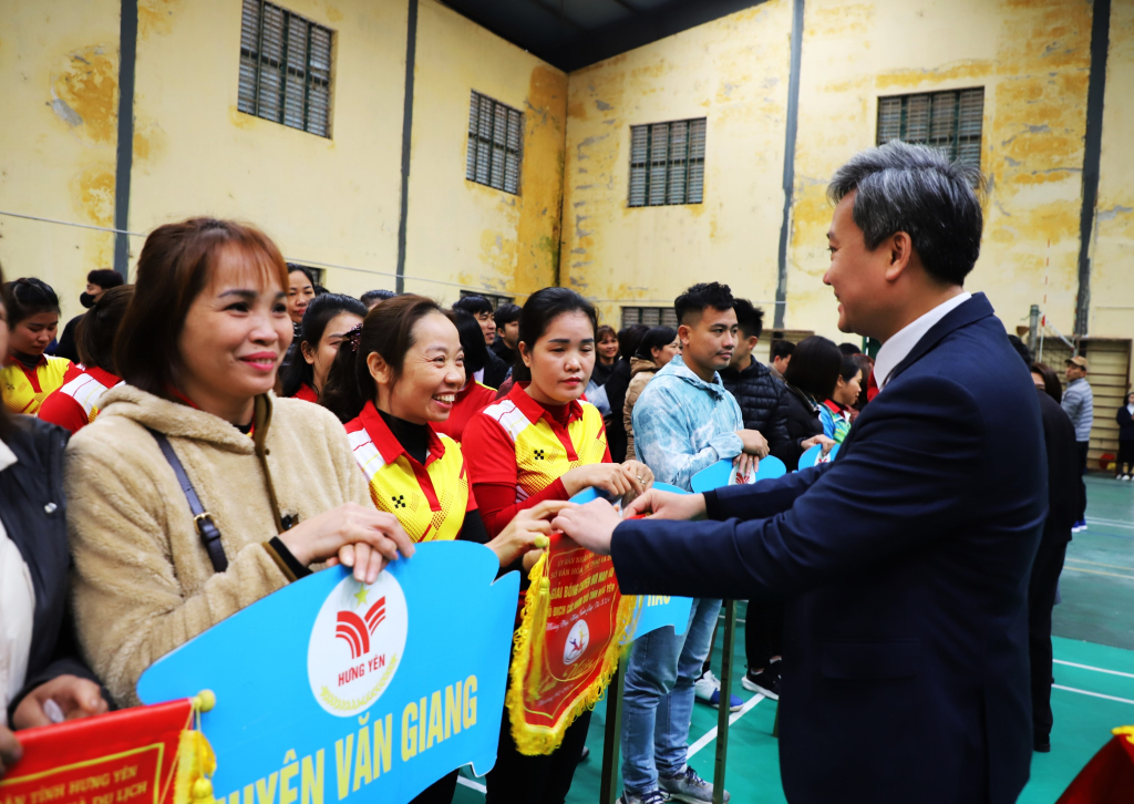 Khai mạc giải bóng chuyền hơi nam, nữ vô địch các nhóm tuổi tỉnh năm 2024