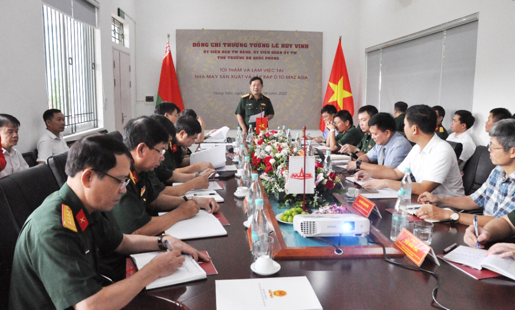 Đoàn công tác của Bộ Quốc phòng thăm và làm việc tại Nhà máy sản xuất và lắp ráp ô tô Maz Asia