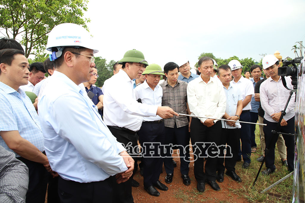 Bộ trưởng Bộ Xây dựng Trần Hồng Minh kiểm tra tình hình triển khai Dự án đầu tư xây dựng tuyến đường sắt Lào Cai – Hà Nội – Hải Phòng đoạn qua tỉnh Hưng Yên