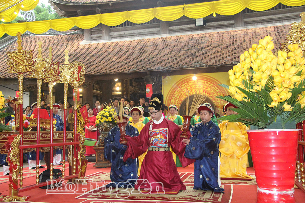 Lễ tế mở cửa đền và dâng hương tại khu lăng mộ các vua Trần