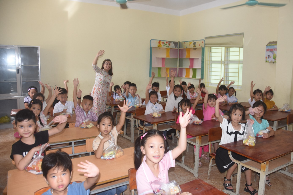 Học sinh lớp 1 nô nức tựu trường