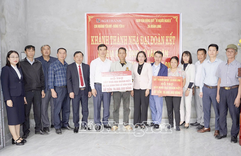 Xã Hoàn Long: Bàn giao nhà “Đại đoàn kết” cho hộ nghèo