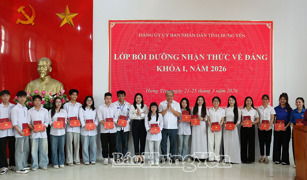 Đảng ủy UBND tỉnh: Bồi dưỡng nhận thức về Đảng cho 111 quần chúng ưu tú