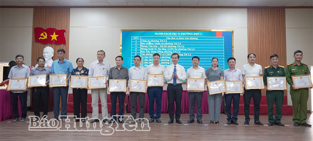 Phường Trà Lý: Khen thưởng 73 tập thể, cá nhân trong công tác bầu cử