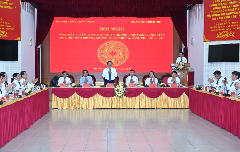 Nâng cao hiệu quả công tác nội chính và phòng, chống tham nhũng, lãng phí, tiêu cực