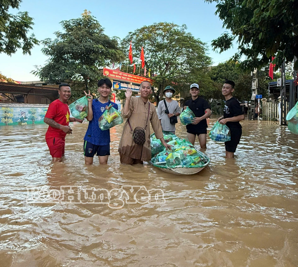Các địa phương, đơn vị ủng hộ đồng bào bị ảnh hưởng bởi lũ lụt