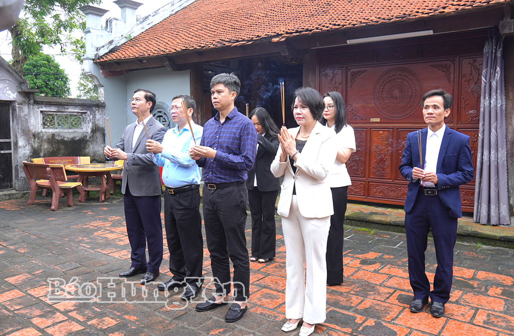 Dâng hương danh nhân văn hóa Lê Quý Đôn và triển khai kế hoạch của đoàn công tác tham dự kỳ họp Đại hội đồng UNESCO lần thứ 43