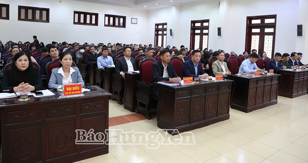 Đồng chí Phó Bí thư Tỉnh ủy, Chủ tịch UBND tỉnh Nguyễn Khắc Thận tiếp xúc cử tri trước kỳ họp thường lệ HĐND tỉnh cuối năm