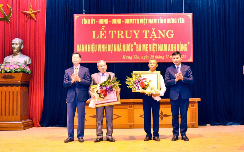 Lễ truy tặng danh hiệu vinh dự Nhà nước Bà mẹ Việt Nam anh hùng tại huyện Yên Mỹ