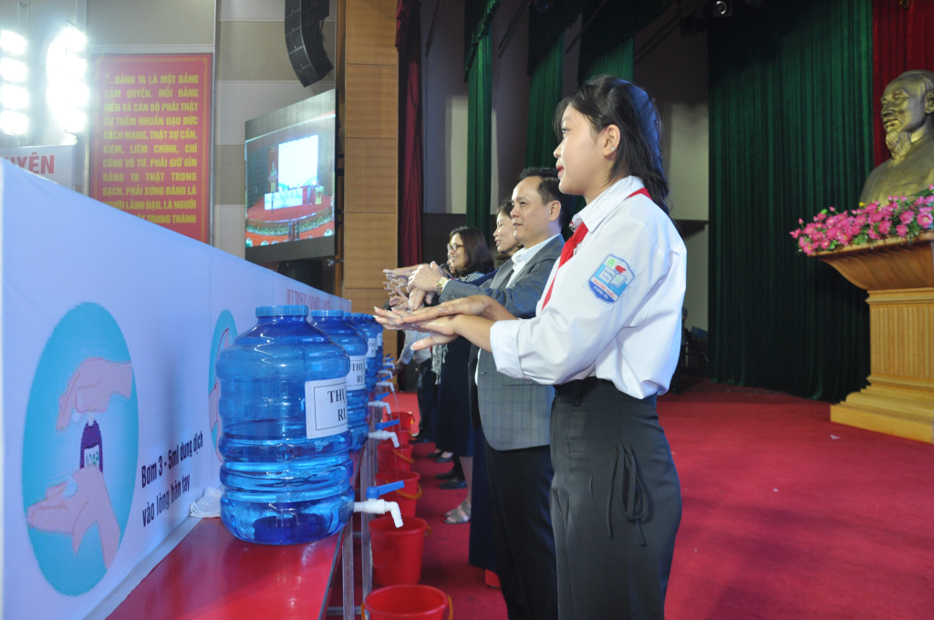 Mít tinh hưởng ứng Ngày Thế giới rửa tay với xà phòng 15/10