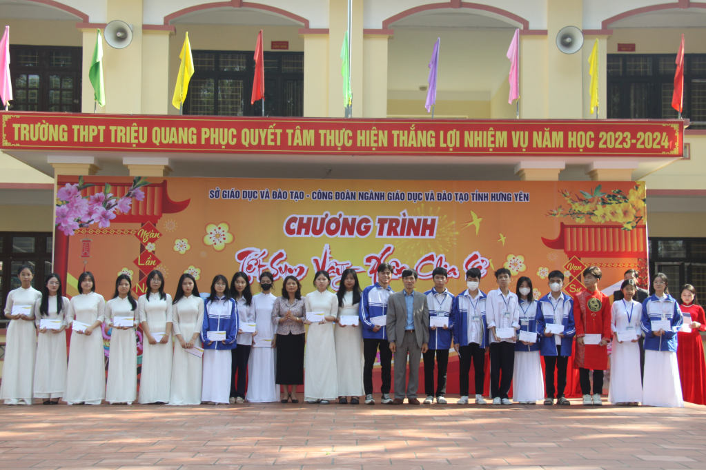 Chương trình “Tết sum vầy - Xuân sẻ chia”