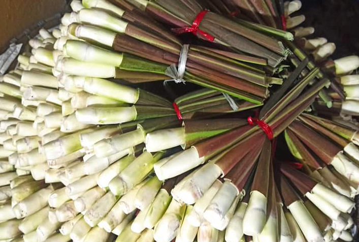 Mùa niễng về qua phố