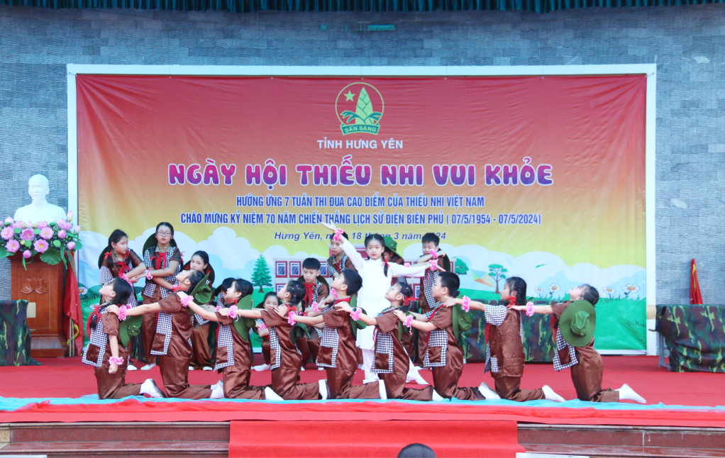 Thiếu nhi thi đua chào mừng kỷ niệm 70 năm Chiến thắng Điện Biên Phủ