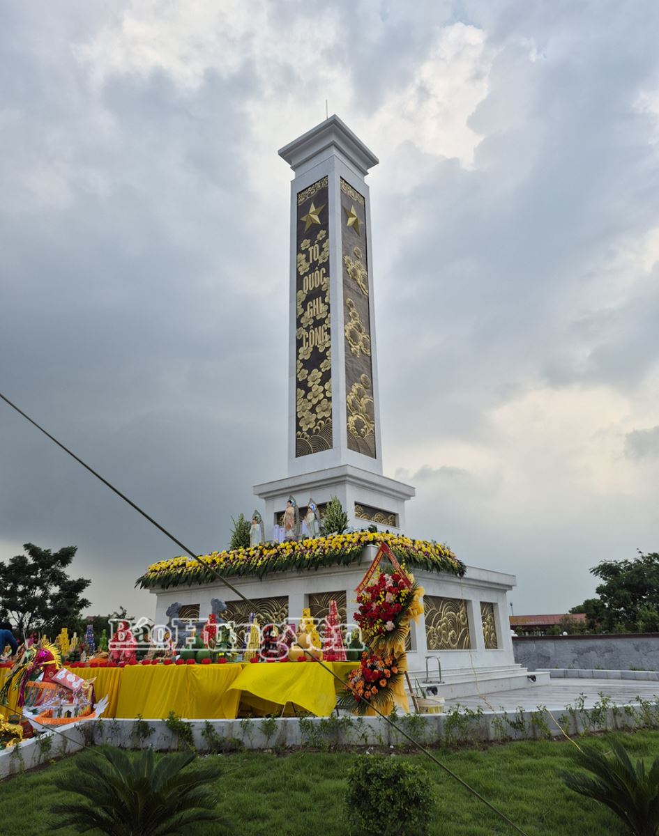Hoàn thành công trình Đài tưởng niệm các anh hùng liệt sĩ Ân Thi