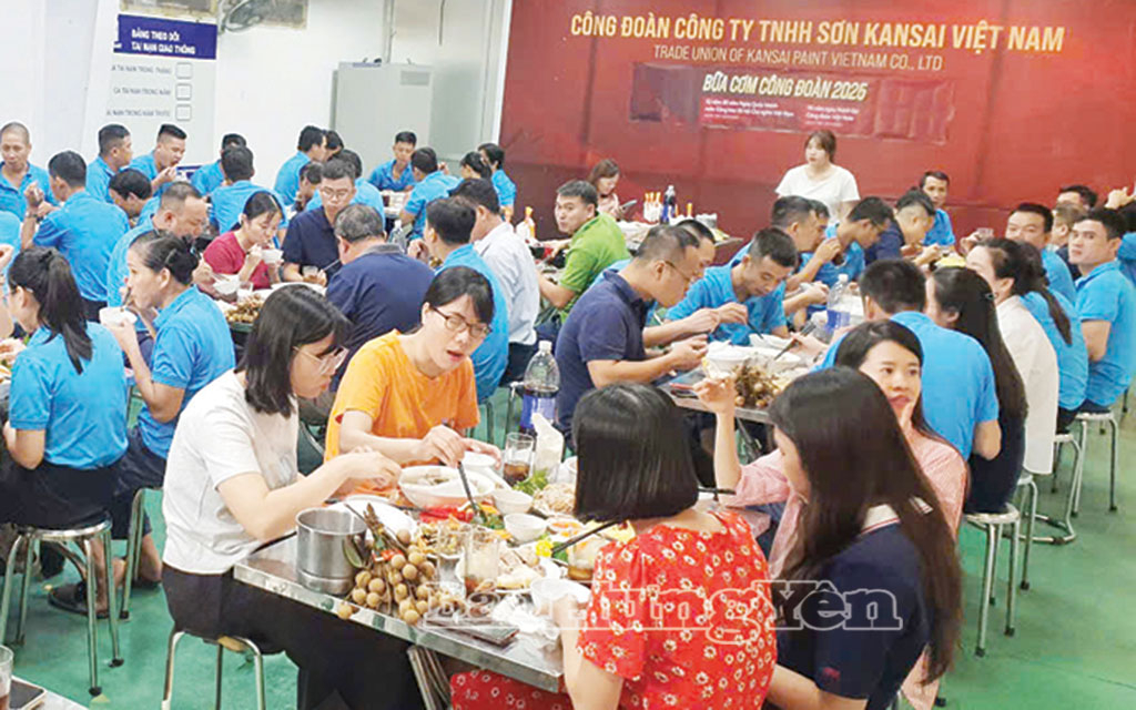 Bữa cơm công đoàn ấm lòng người lao động