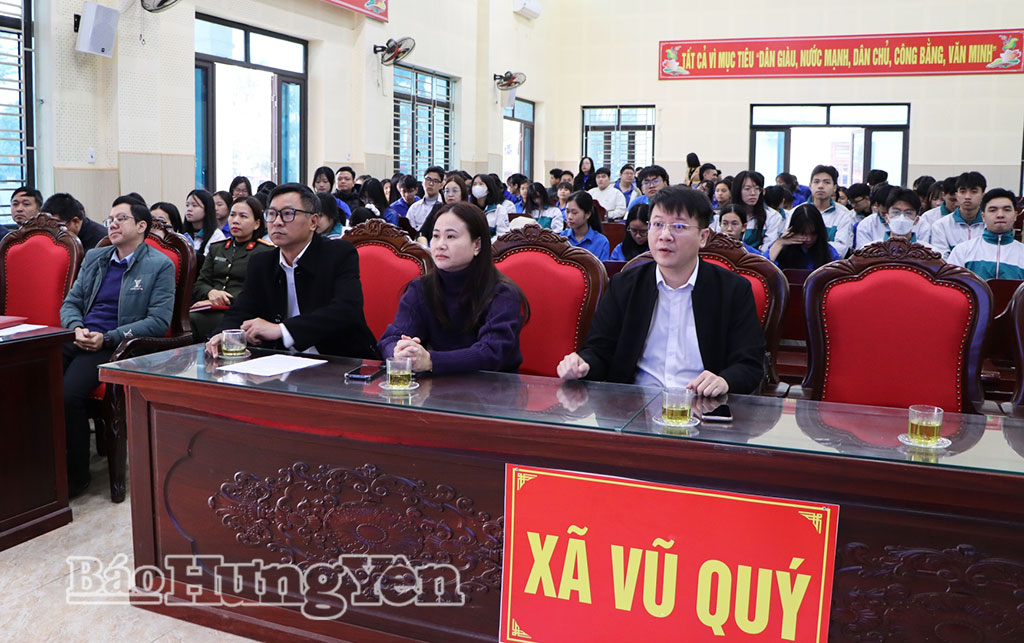 Lãnh đạo xã Vũ Quý tiếp xúc, đối thoại với đoàn viên, thanh niên