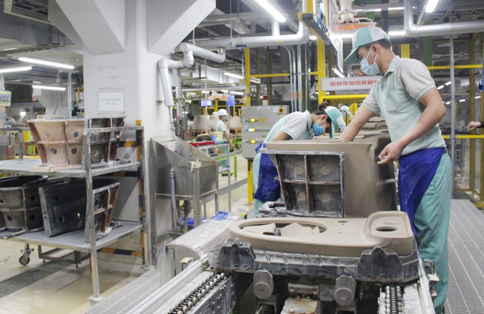 Trao “cần câu” giúp hộ nghèo