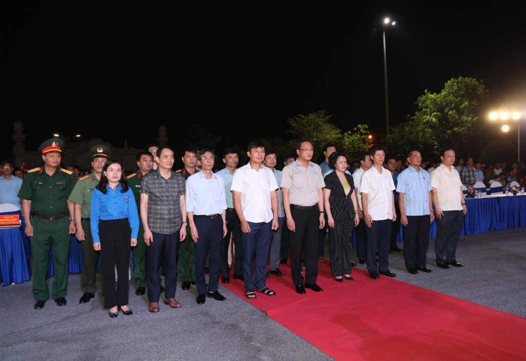 Thắp nến tri ân các anh hùng liệt sĩ