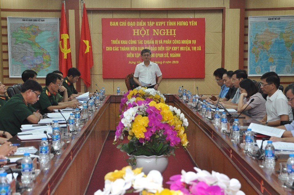 Triển khai công tác chuẩn bị và phân công nhiệm vụ cho các thành viên Ban Chỉ đạo diễn tập khu vực phòng thủ huyện, thị xã