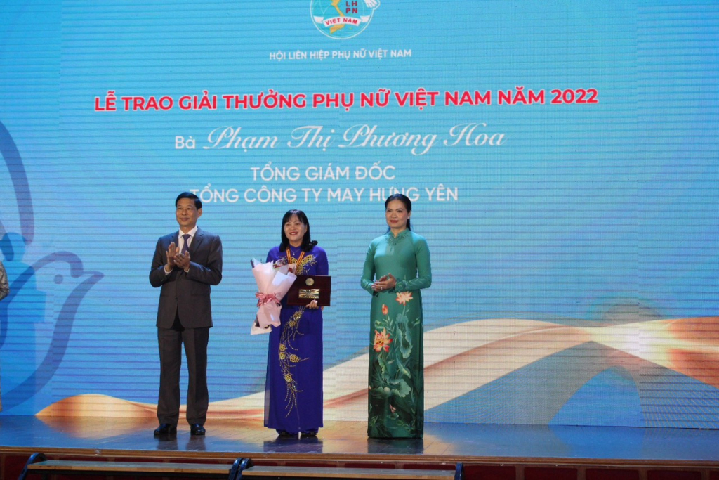 Nữ doanh nhân ngành may được trao giải thưởng Phụ nữ Việt Nam