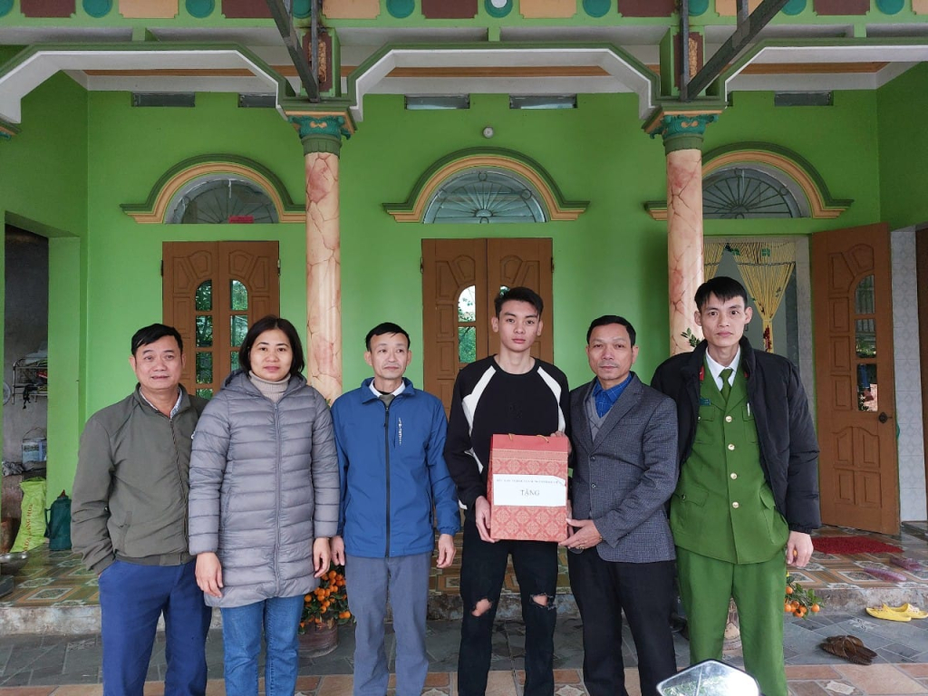 Phụ nữ với công tác hậu phương quân đội