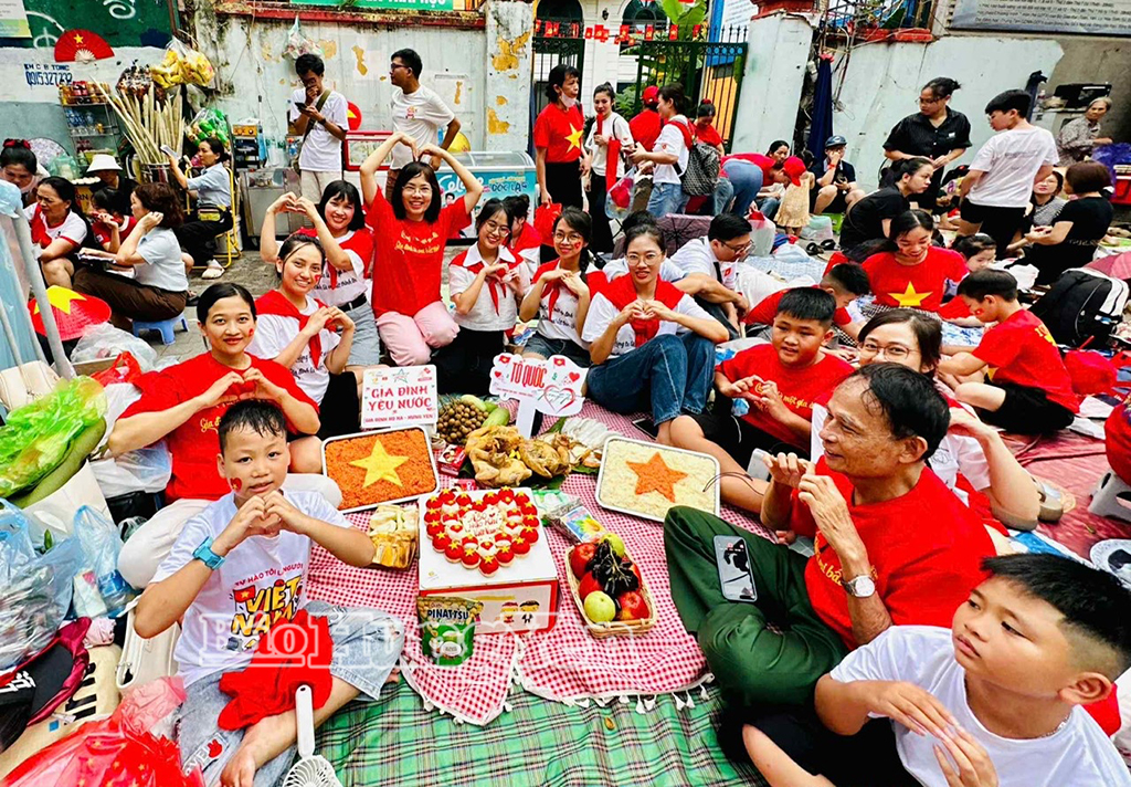 Yêu Tổ quốc từ những điều bình dị