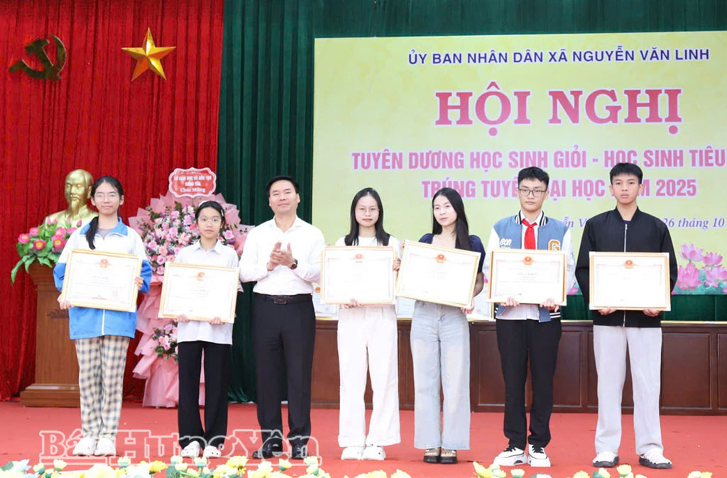 Xã Nguyễn Văn Linh: Tuyên dương học sinh giỏi năm 2025