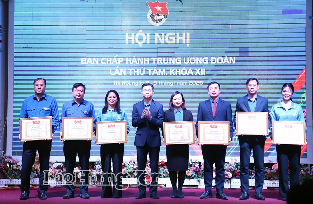 Tỉnh đoàn Hưng Yên nhận Bằng khen của Trung ương Đoàn vì có thành tích xuất sắc trong công tác bảo vệ nền tảng tư tưởng của Đảng