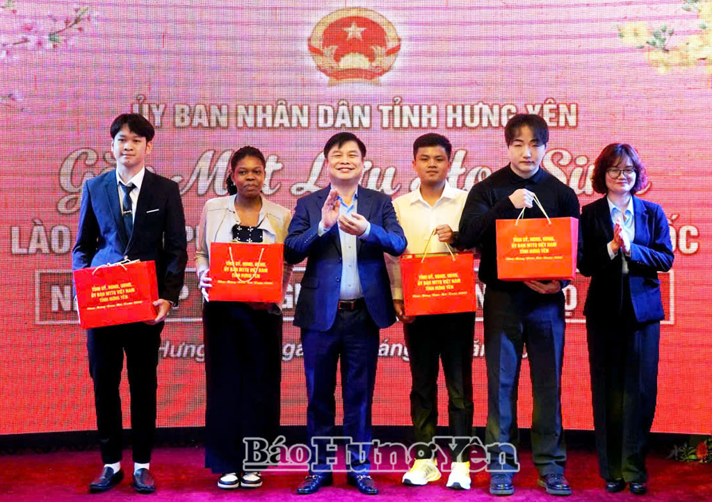 Gặp mặt, chúc Tết lưu học sinh các nước bạn nhân dịp Tết Bính Ngọ 2026