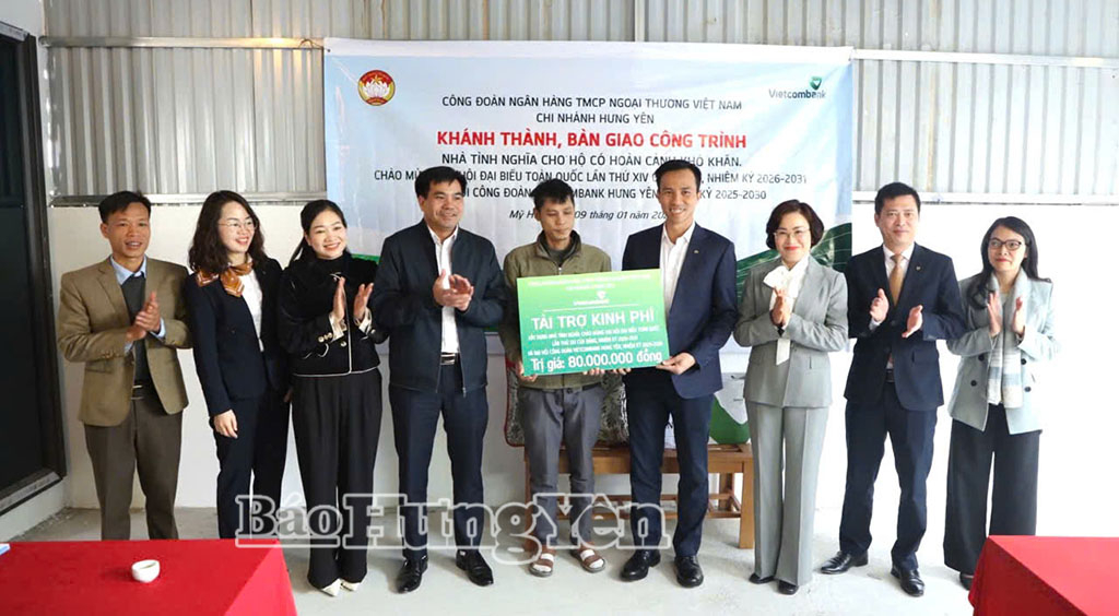 Phường Mỹ Hào: Trao tặng nhà tình nghĩa cho 2 hộ dân có hoàn cảnh khó khăn