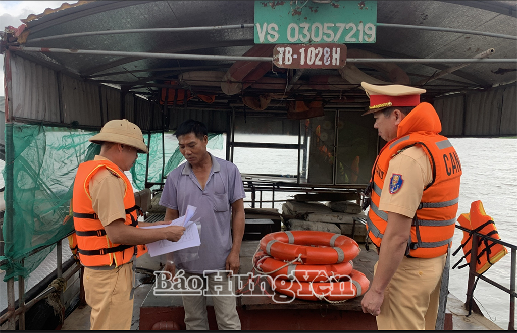 Tổng kiểm soát phương tiện kinh doanh vận tải đường bộ và đường thủy