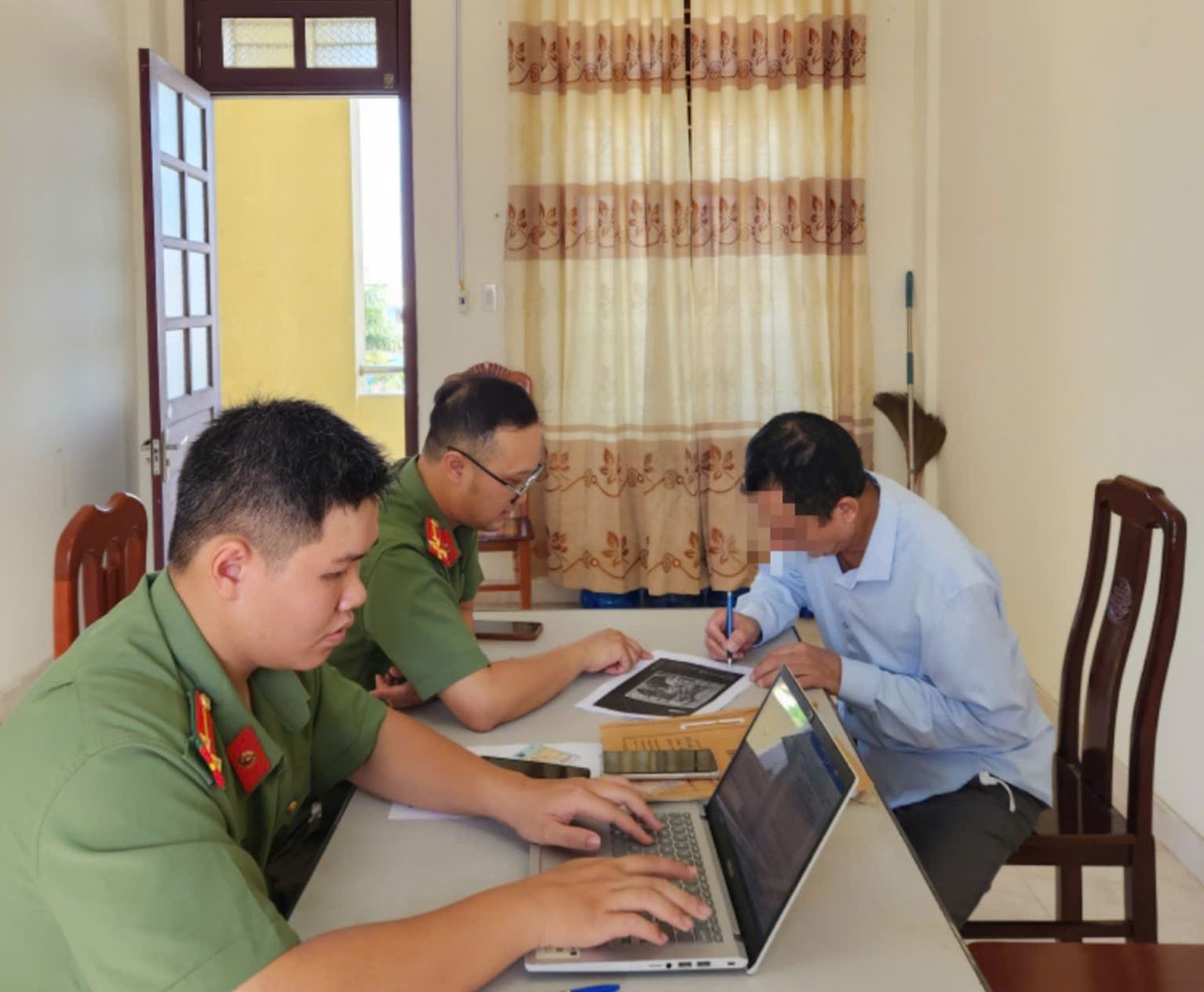 Công an xã Quỳnh Phụ tăng cường đấu tranh, phản bác quan điểm sai trái, thù địch trên không gian mạng