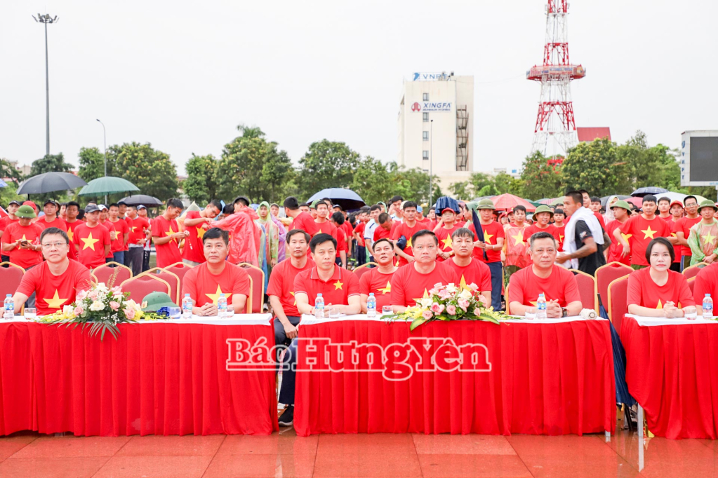 Cán bộ và Nhân dân Hưng Yên sôi nổi hưởng ứng chương trình đi bộ toàn quốc “Cùng Việt Nam tiến bước