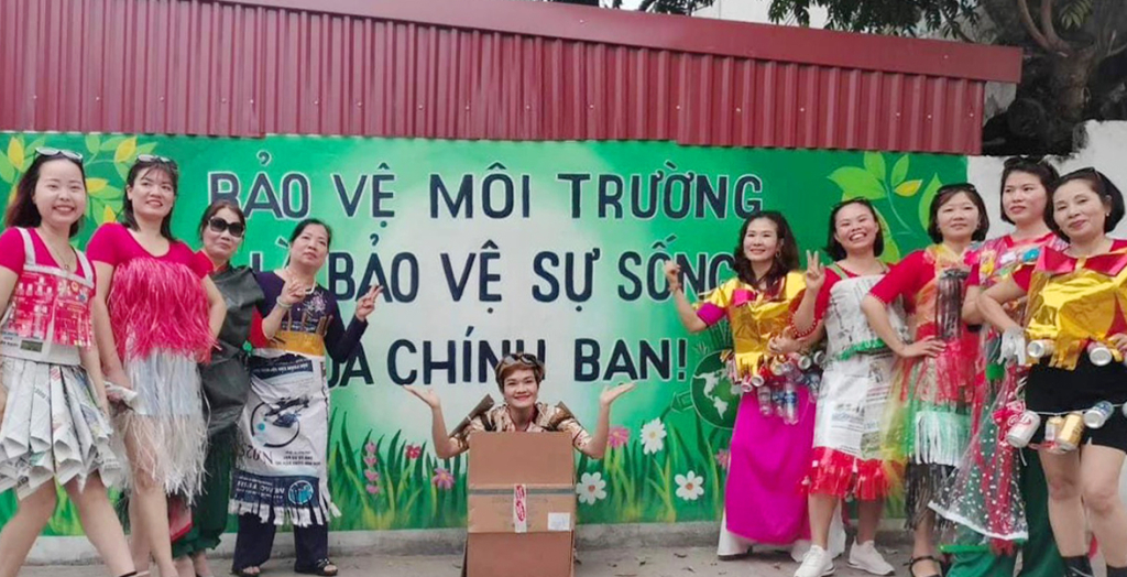 Phụ nữ chung tay chống rác thải nhựa