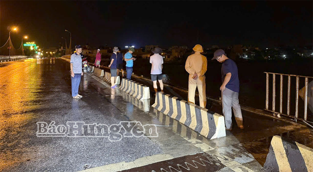 Khẩn trương khắc phục sự cố trên cầu Thái Bình do giông lốc