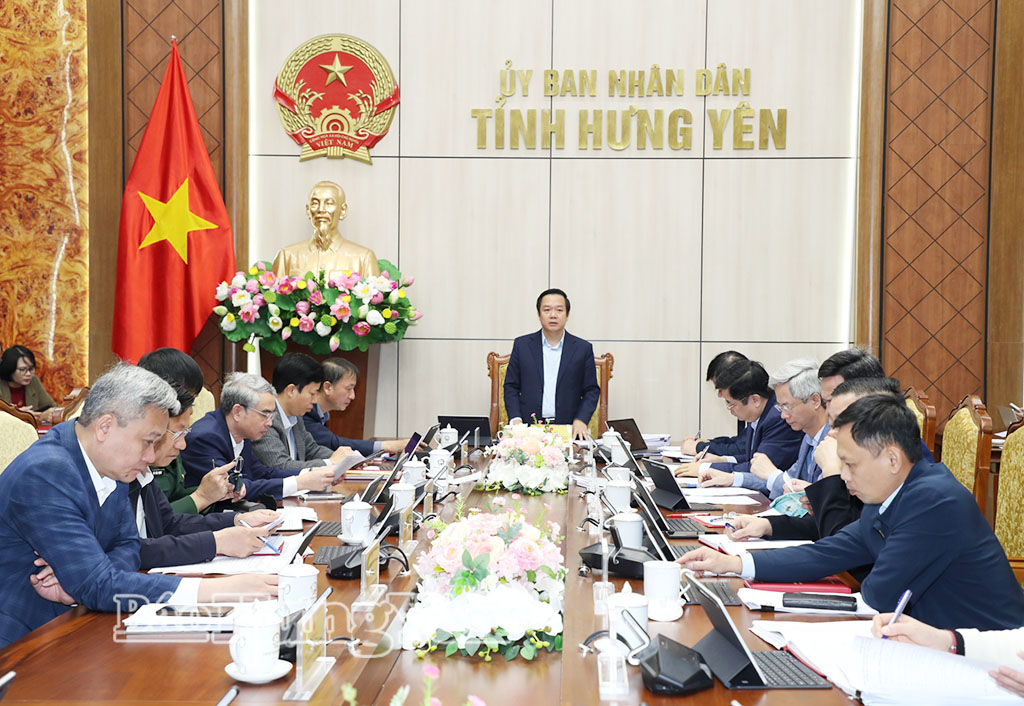 Đồng chí Chủ tịch UBND tỉnh Phạm Quang Ngọc chủ trì phiên họp thường kỳ tháng 1/2026 của UBND tỉnh và hội nghị trực tuyến với các địa phương