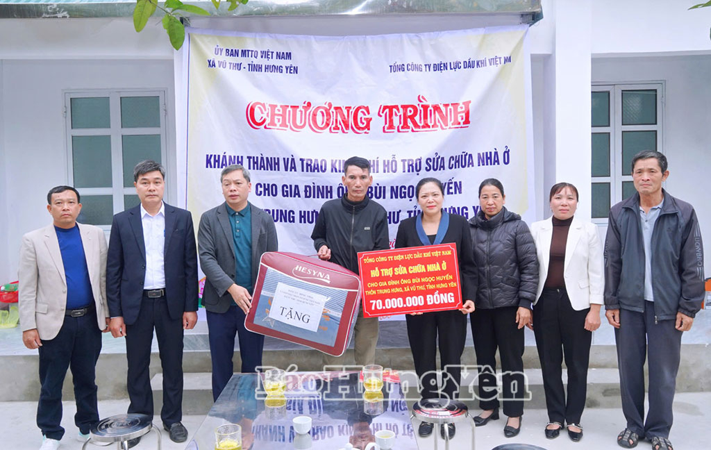 Trao kinh phí hỗ trợ xây dựng, sửa chữa nhà ở cho người nghèo tại xã Vũ Thư