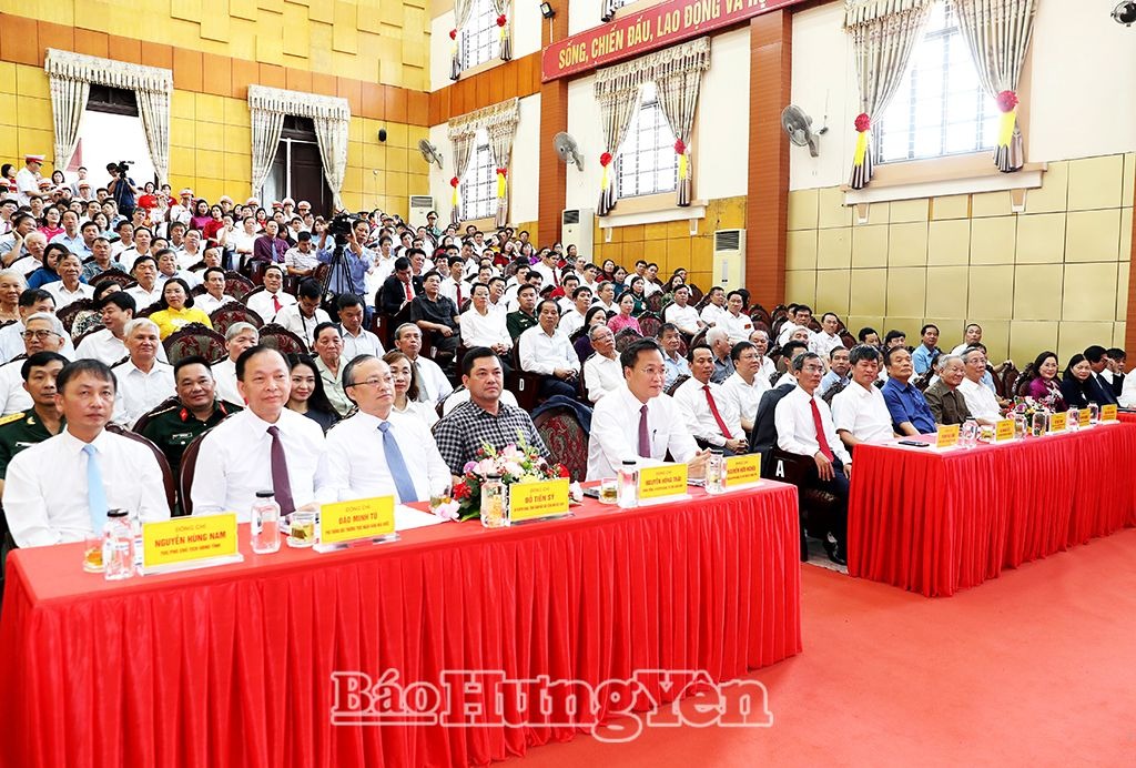 Huyện Văn Lâm đón nhận Huân chương Lao động hạng Nhất và gặp mặt kỷ niệm 25 năm tái lập huyện