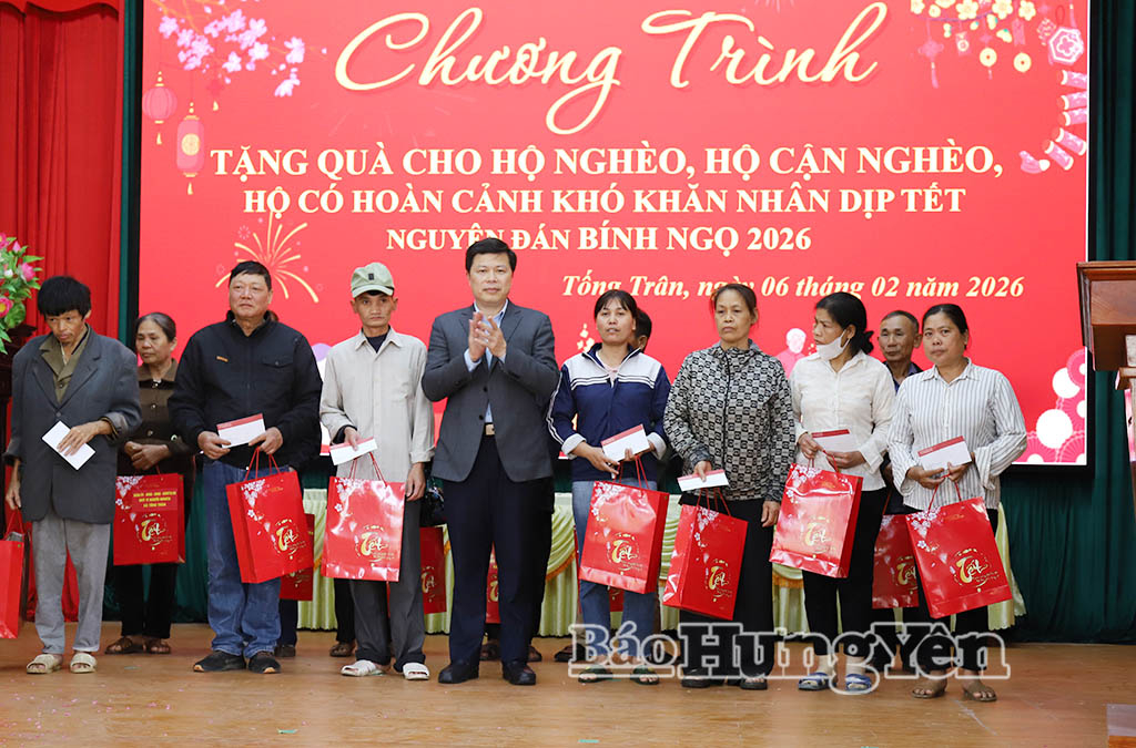 Nhân dịp Tết Nguyên đán Bính Ngọ 2026, sáng ngày 6/2, đồng chí Nguyễn Thị Thúy Ngần, Phó Chủ nhiệm Văn phòng Quốc hội dự chương trình tặng quà gia đình người có công, đảng viên cao tuổi Đảng tại một s