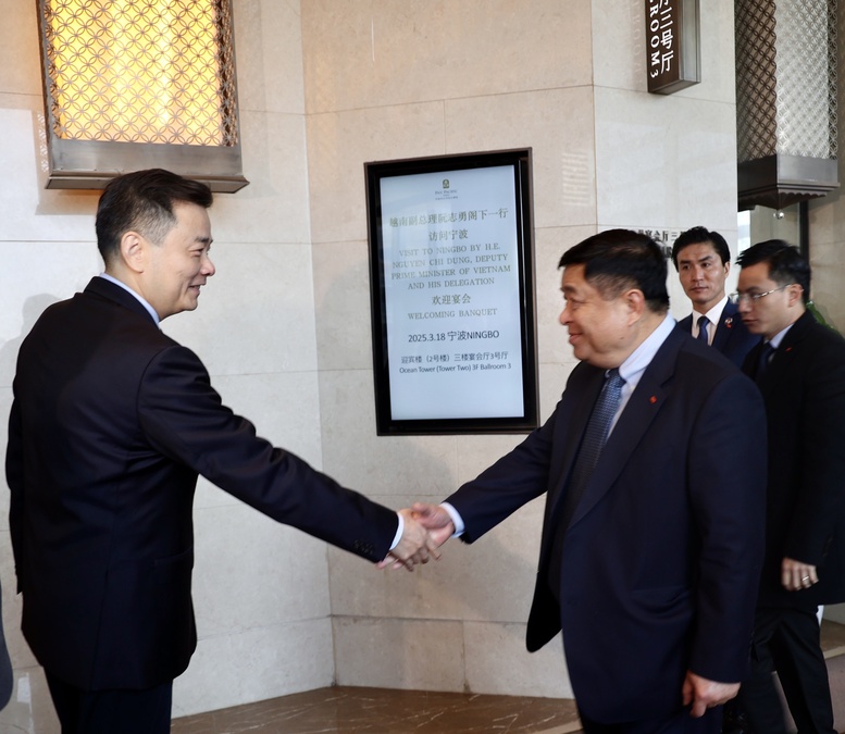 Phó Thủ tướng Nguyễn Chí Dũng tiếp Thị trưởng thành phố Ninh Ba, tỉnh Chiết Giang, Trung Quốc
