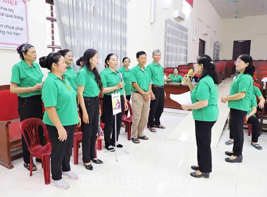 Điểm tựa của người cao tuổi xã Đông Kết