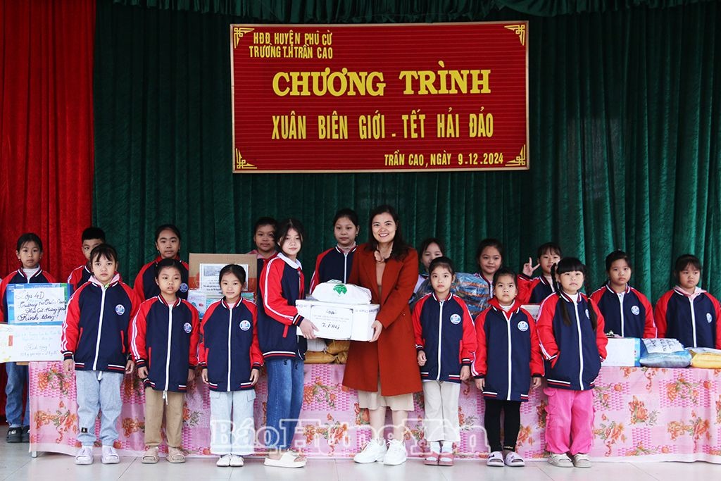 Trường Tiểu học Trần Cao: Hưởng ứng Chương trình “Xuân biên giới - Tết hải đảo”