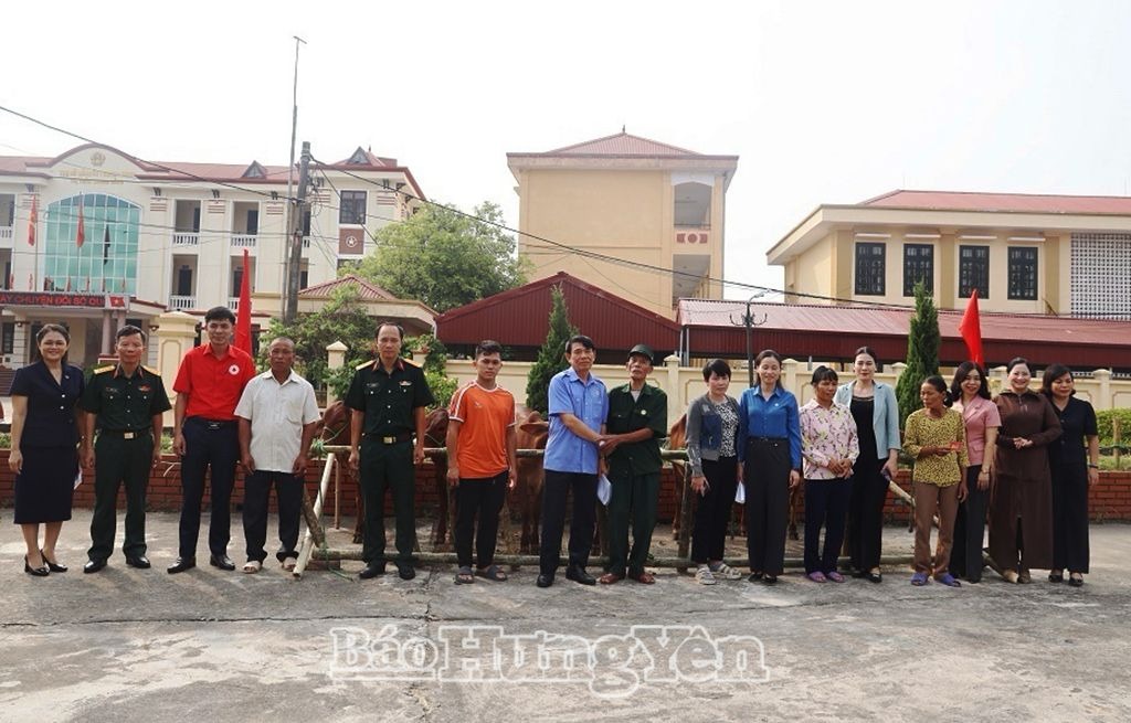 Thắm tình quân dân